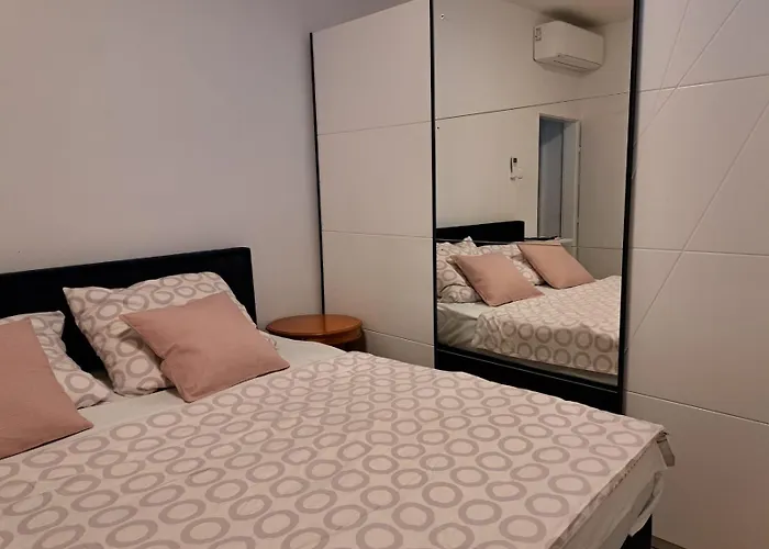 Pensjonat And With Parking Space Premantura, Medulin - 24363